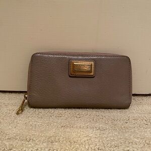 Marc Jacobs taupe wallet. 100% leather